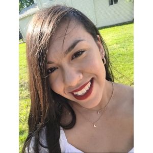 Meet your Posher, Yovana